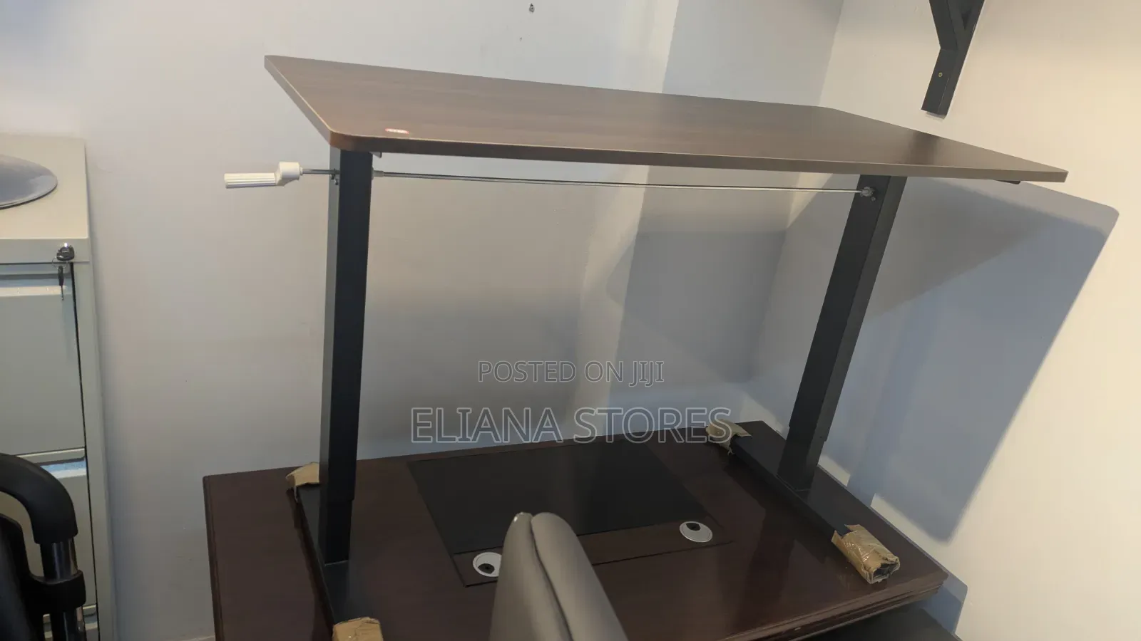 Adjustable Height Office Table