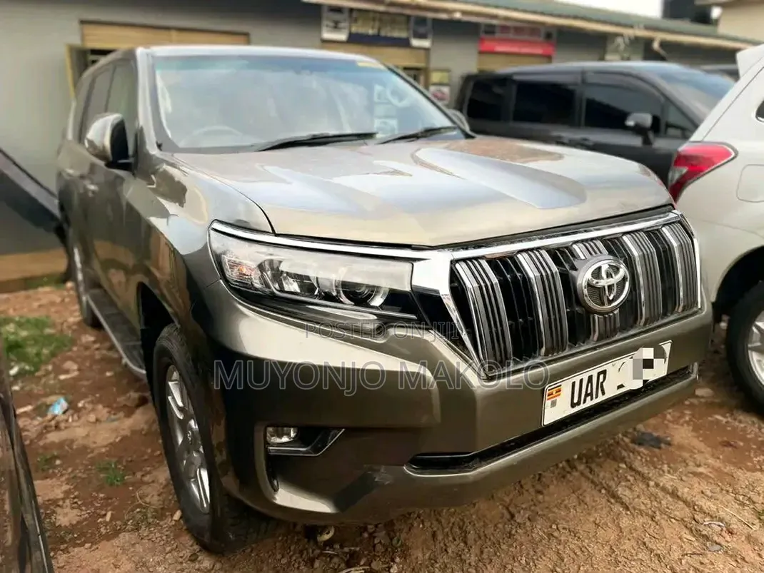 Toyota Land Cruiser Prado 2012 Gray