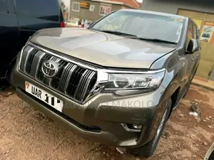 Toyota Land Cruiser Prado 2012 Gray