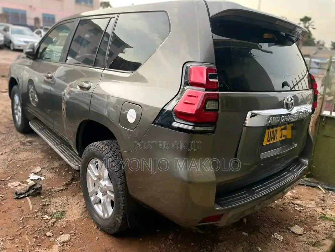 Toyota Land Cruiser Prado 2012 Gray