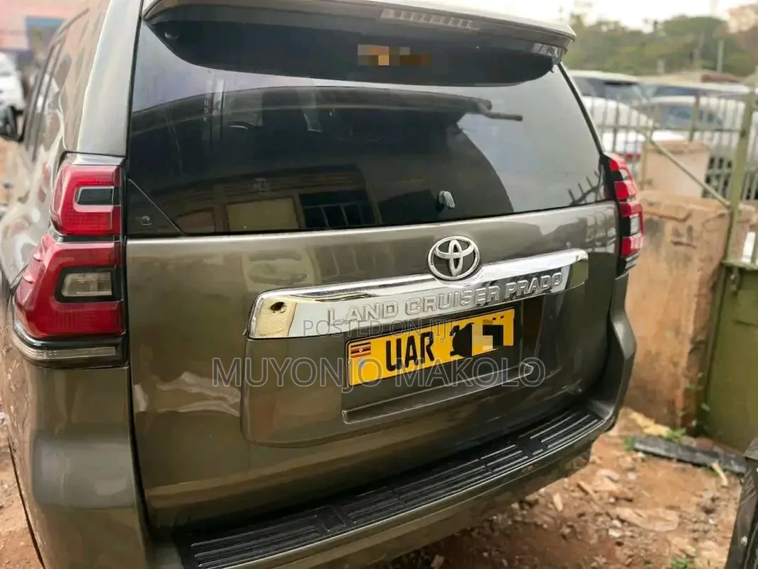 Toyota Land Cruiser Prado 2012 Gray