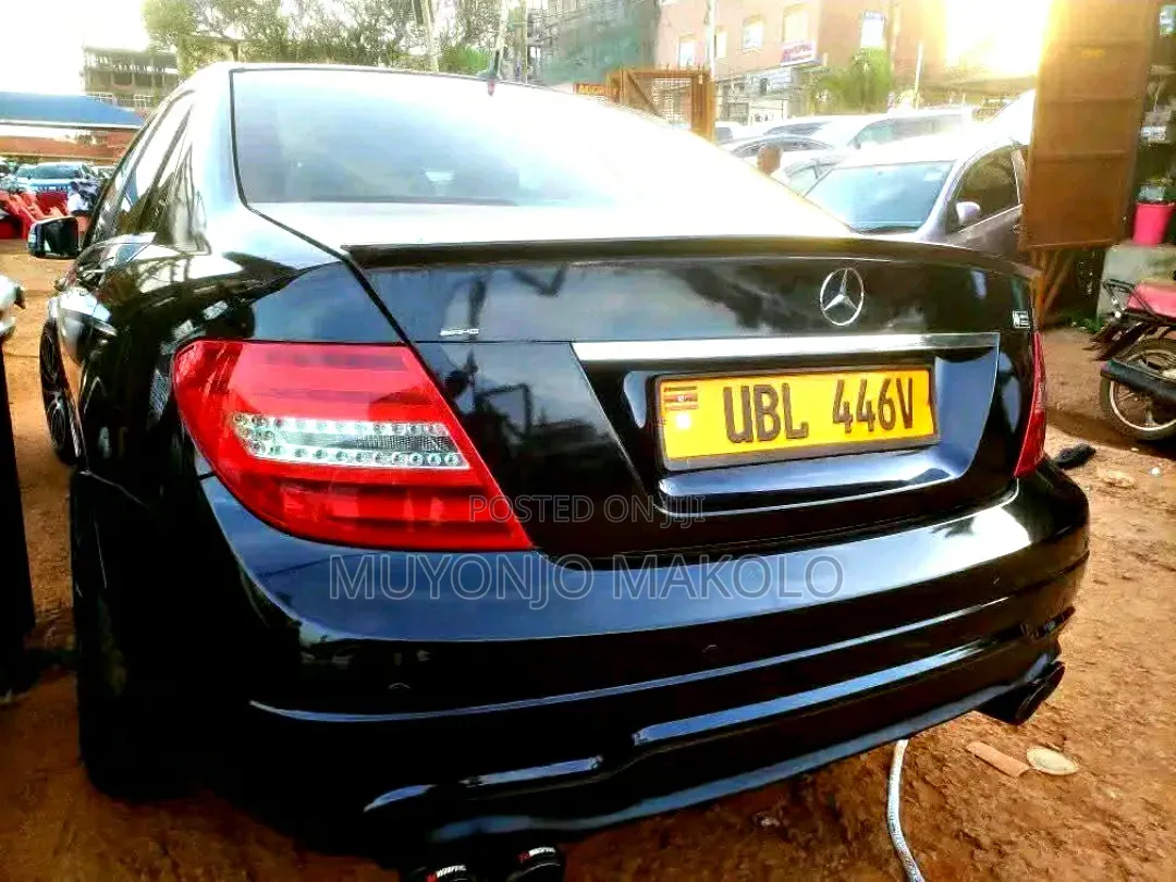 Mercedes-Benz C180 2011 Black