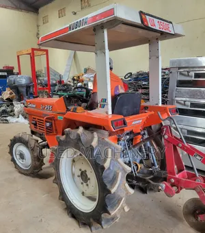 Kubota L1-255 Sunshine Tractor