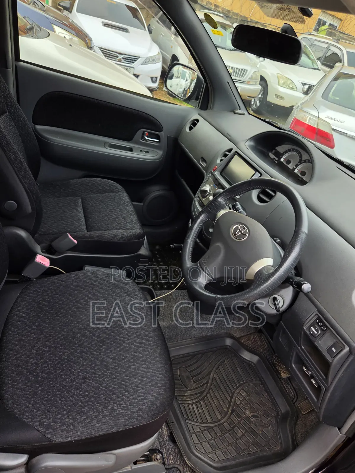 Toyota Sienta 2012 Purple