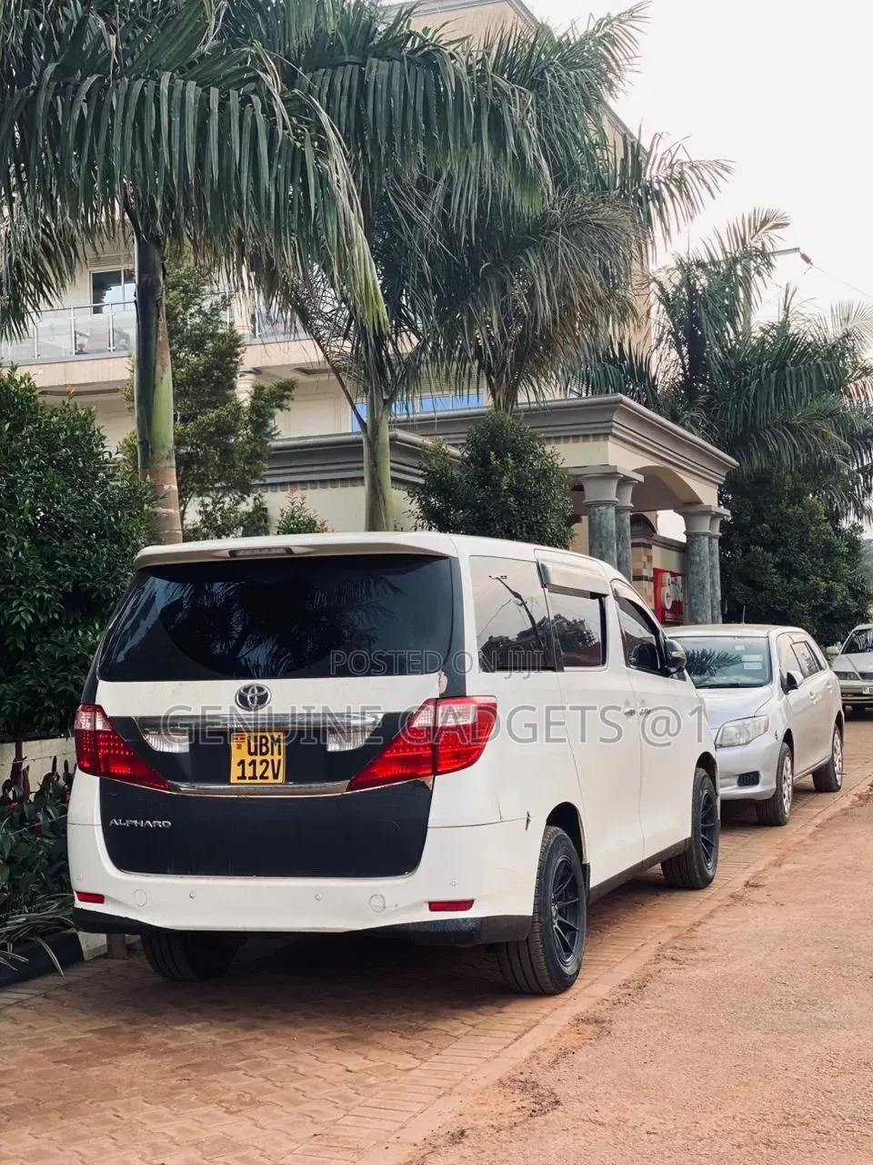 Toyota Alphard 2.4 Petrol AWD 2013 White