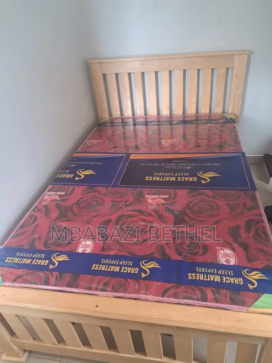 5by6 Wooden Bed in Perfect State Available on Sale