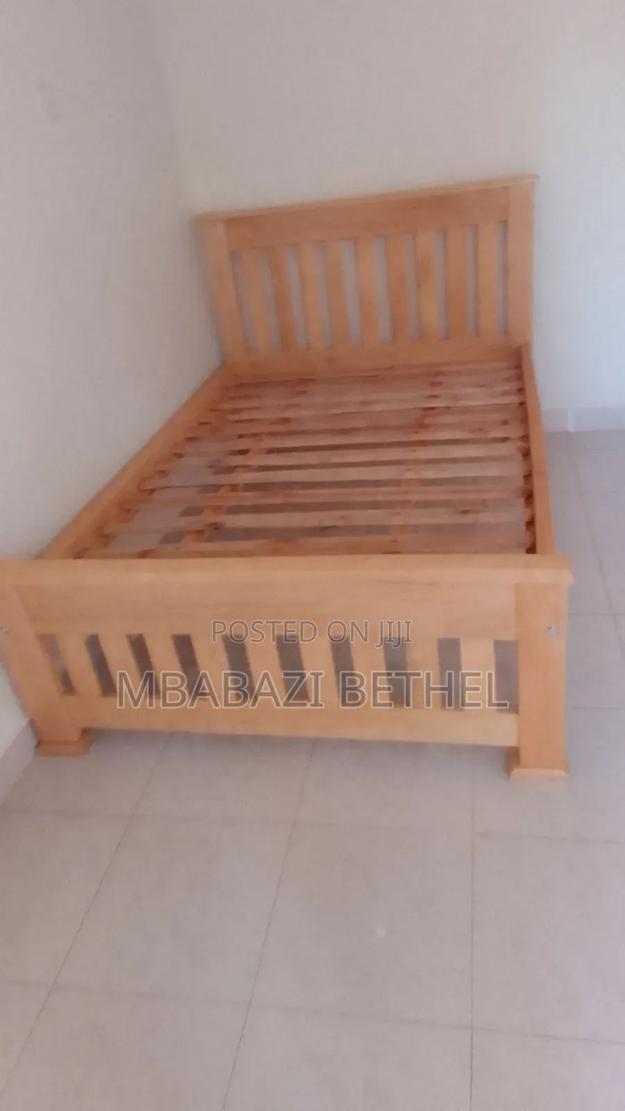 5by6 Wooden Bed in Perfect State Available on Sale