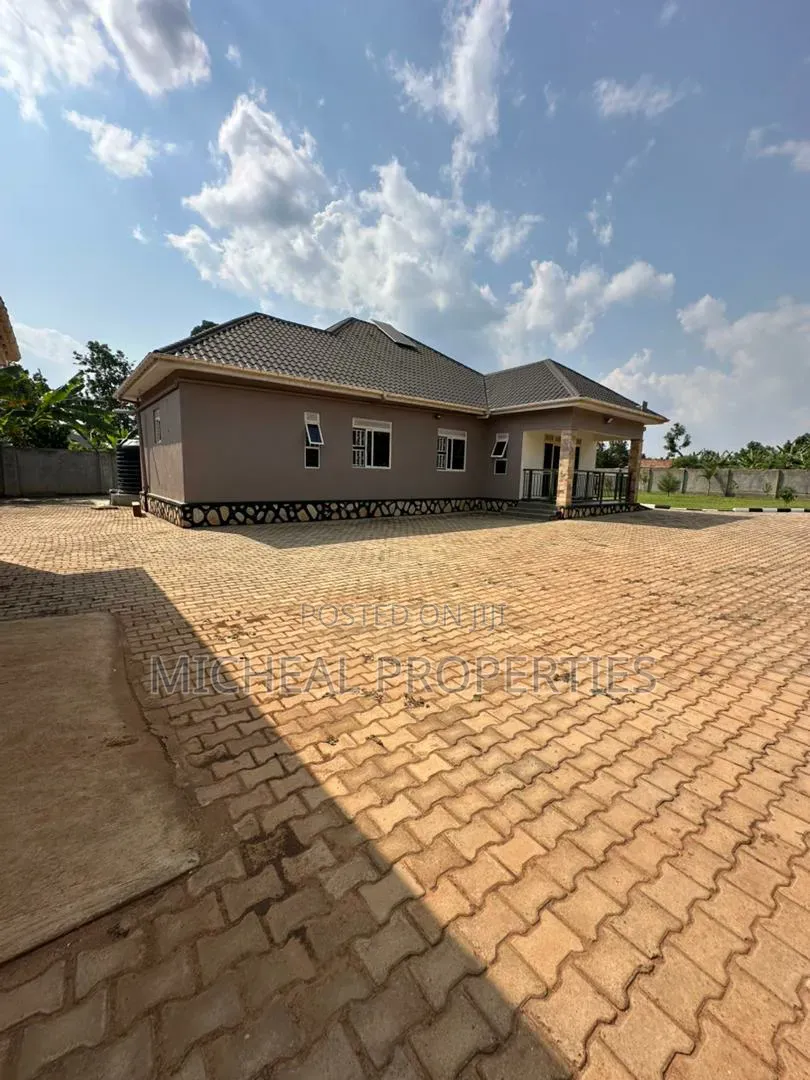 4bdrm House in Mukono Nakifuma At, Kawempe for sale