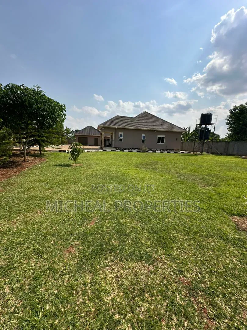 4bdrm House in Mukono Nakifuma At, Kawempe for sale
