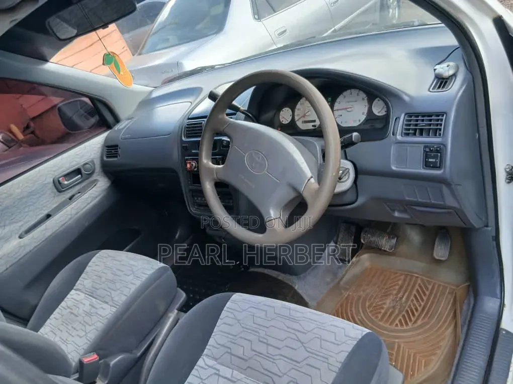 Toyota Ipsum 1997 White