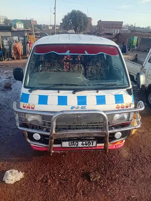 Toyota HiAce 2005 White