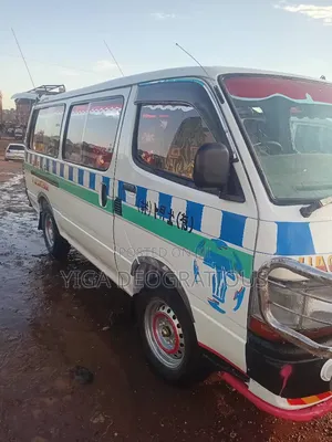 Toyota HiAce 2005 White