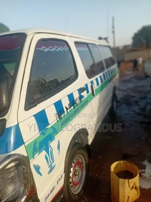 Toyota HiAce 2005 White