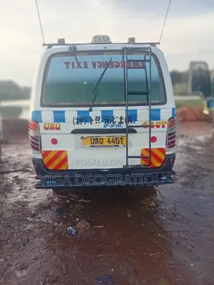 Toyota HiAce 2005 White