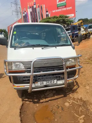 Toyota HiAce 2005 White