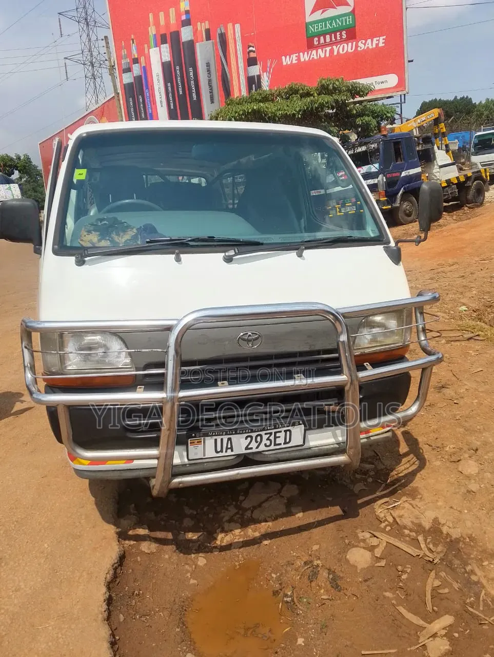 Toyota HiAce 2005 White