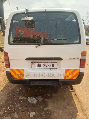 Toyota HiAce 2005 White