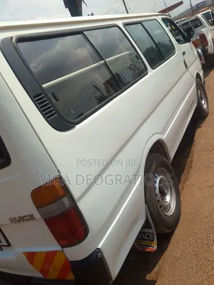 Toyota HiAce 2005 White