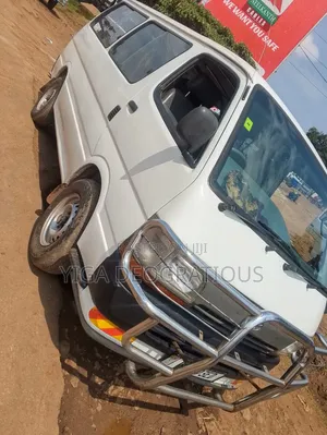 Toyota HiAce 2005 White