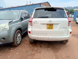 Toyota RAV4 2010 White