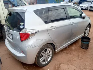 Toyota Ractis 2011 Silver