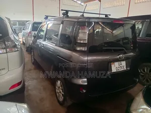 Toyota Sienta 2009 Gray