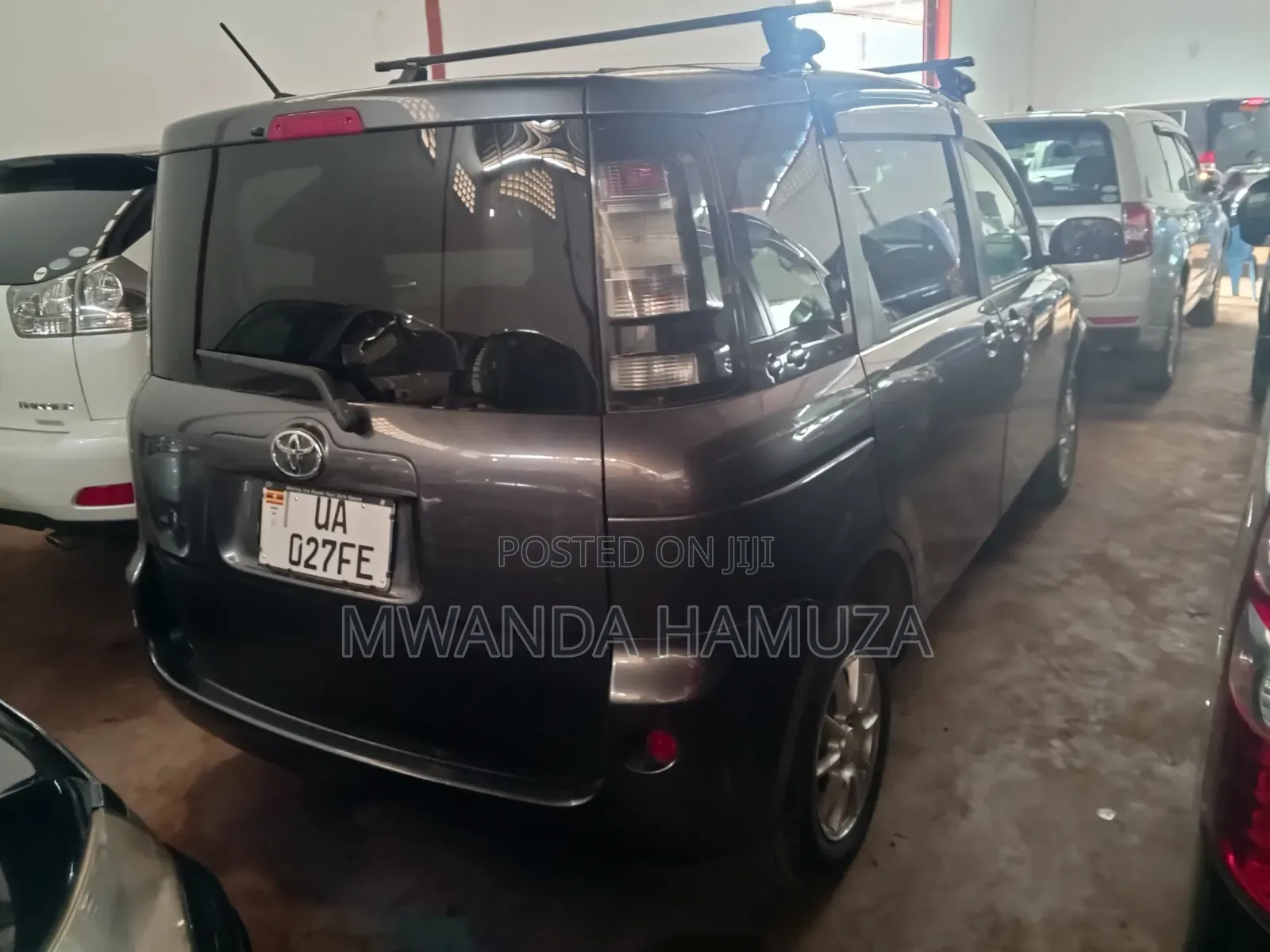 Toyota Sienta 2009 Gray
