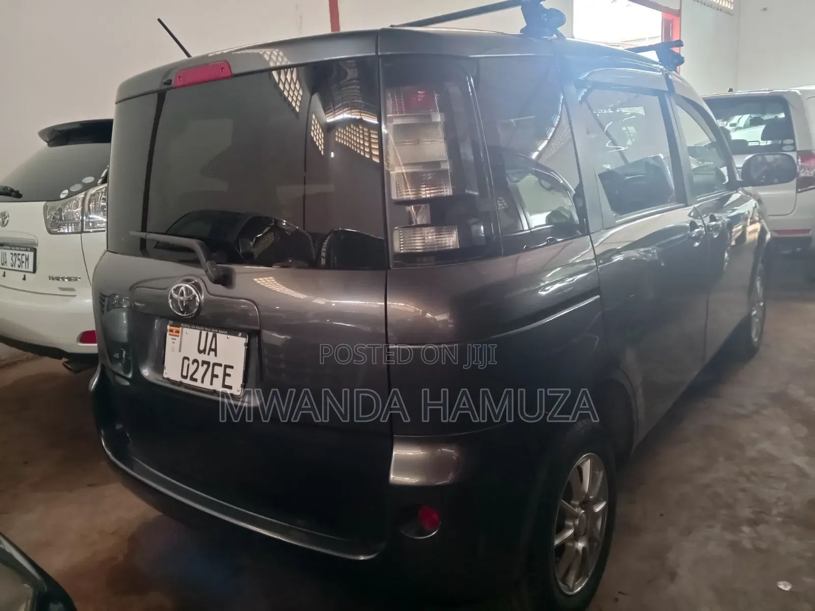 Toyota Sienta 2009 Gray