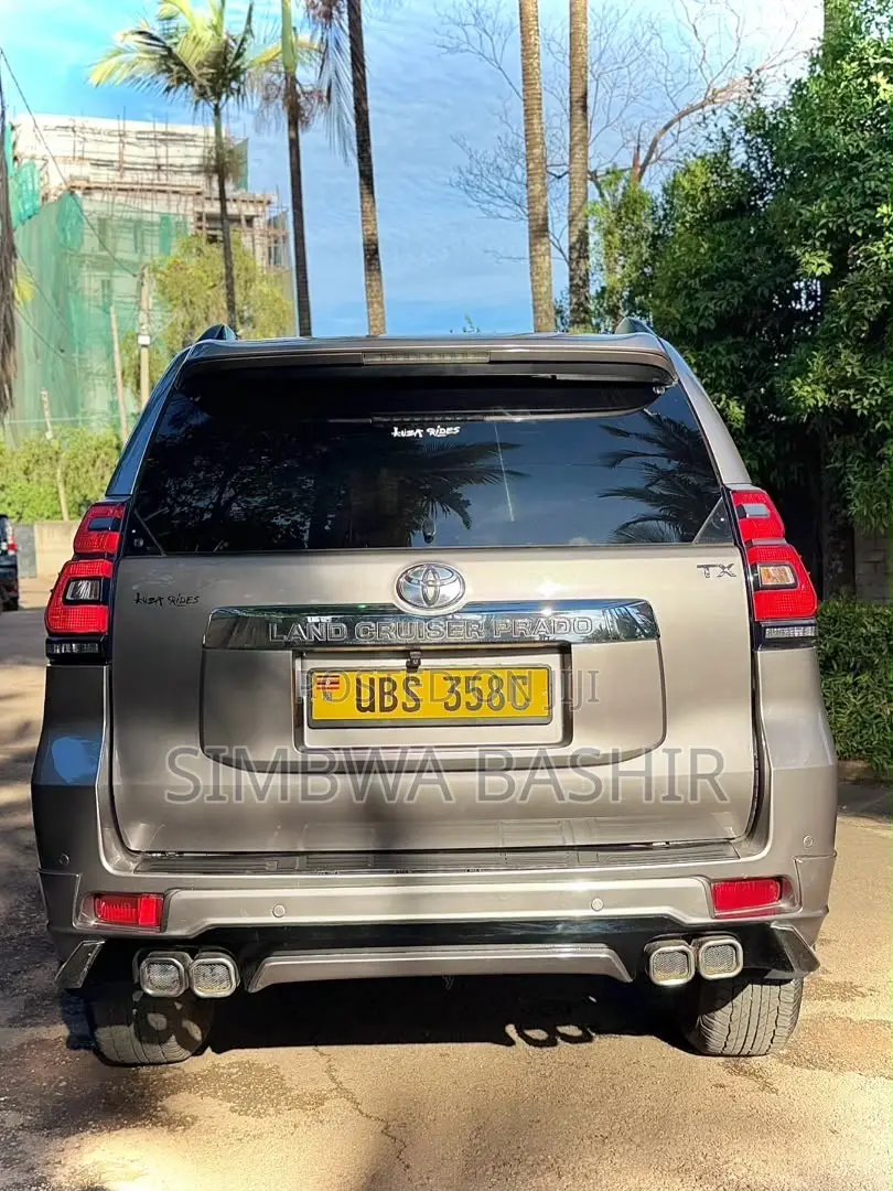 Toyota Land Cruiser Prado 2018 Gray