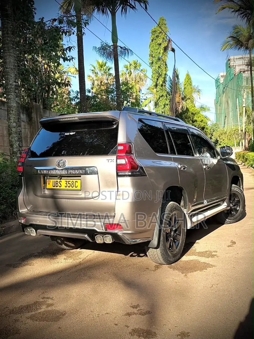 Toyota Land Cruiser Prado 2018 Gray