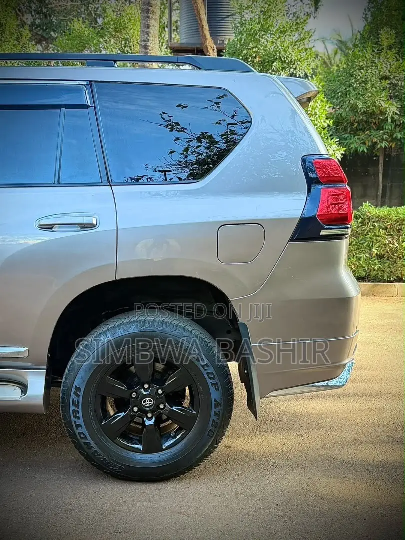 Toyota Land Cruiser Prado 2018 Gray