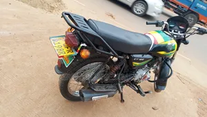 Bajaj Boxer 125 2021 Red