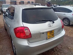 Toyota Auris 2010 Gold