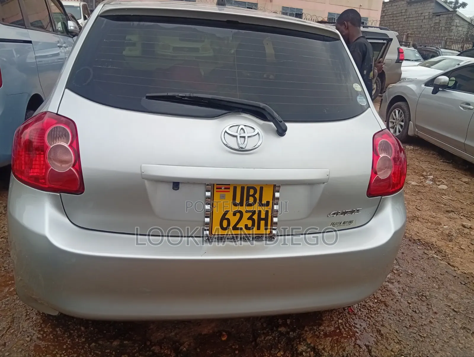 Toyota Auris 2010 Gold