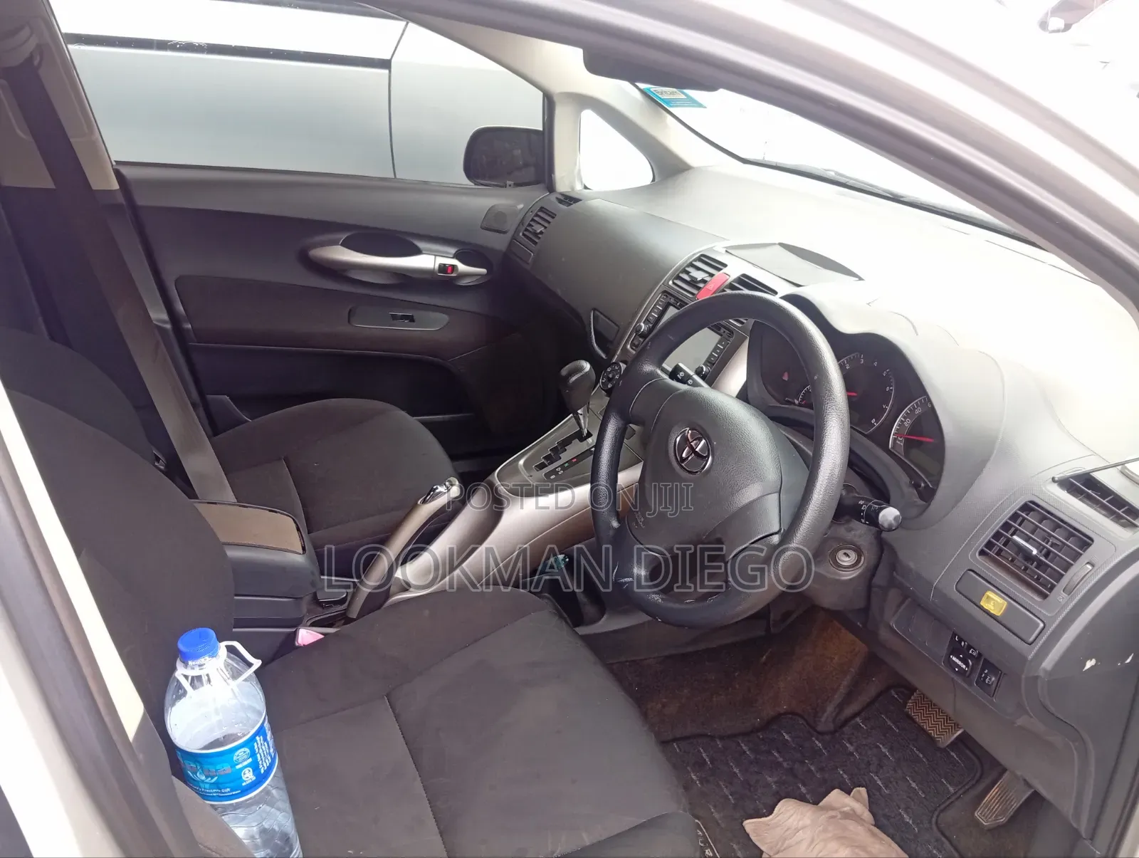 Toyota Auris 2010 Gold