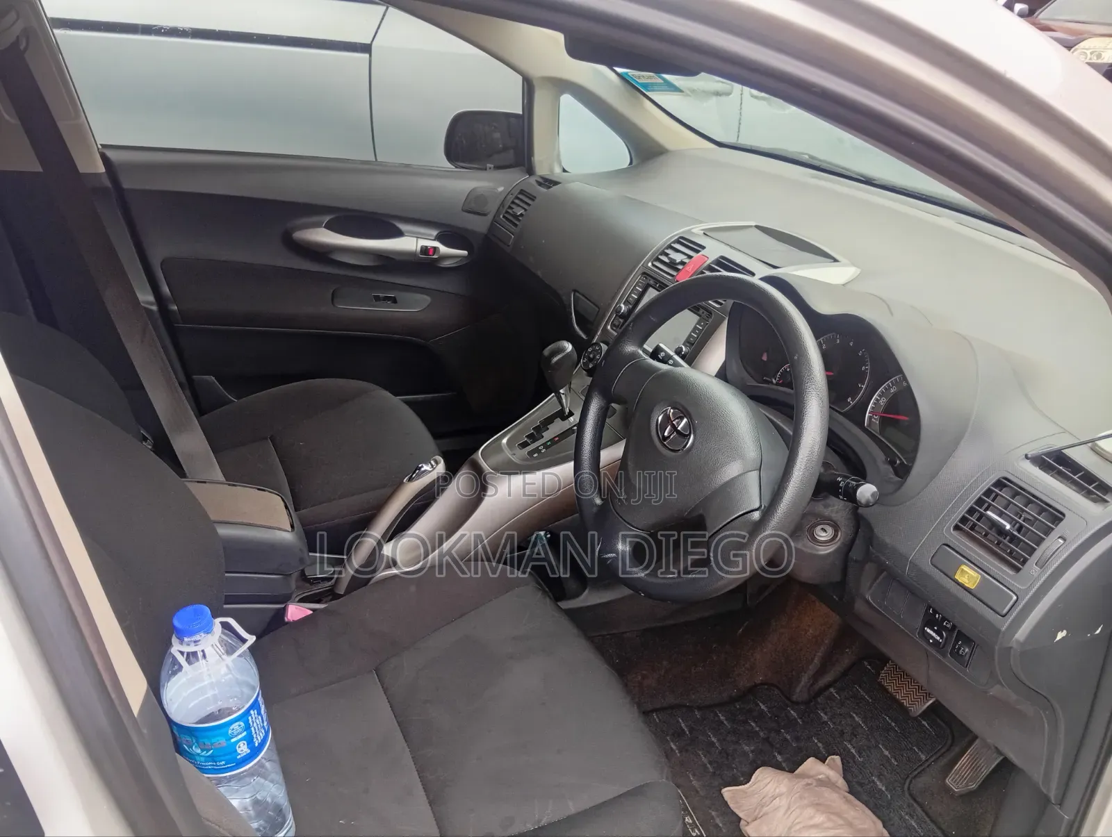 Toyota Auris 2010 Gold