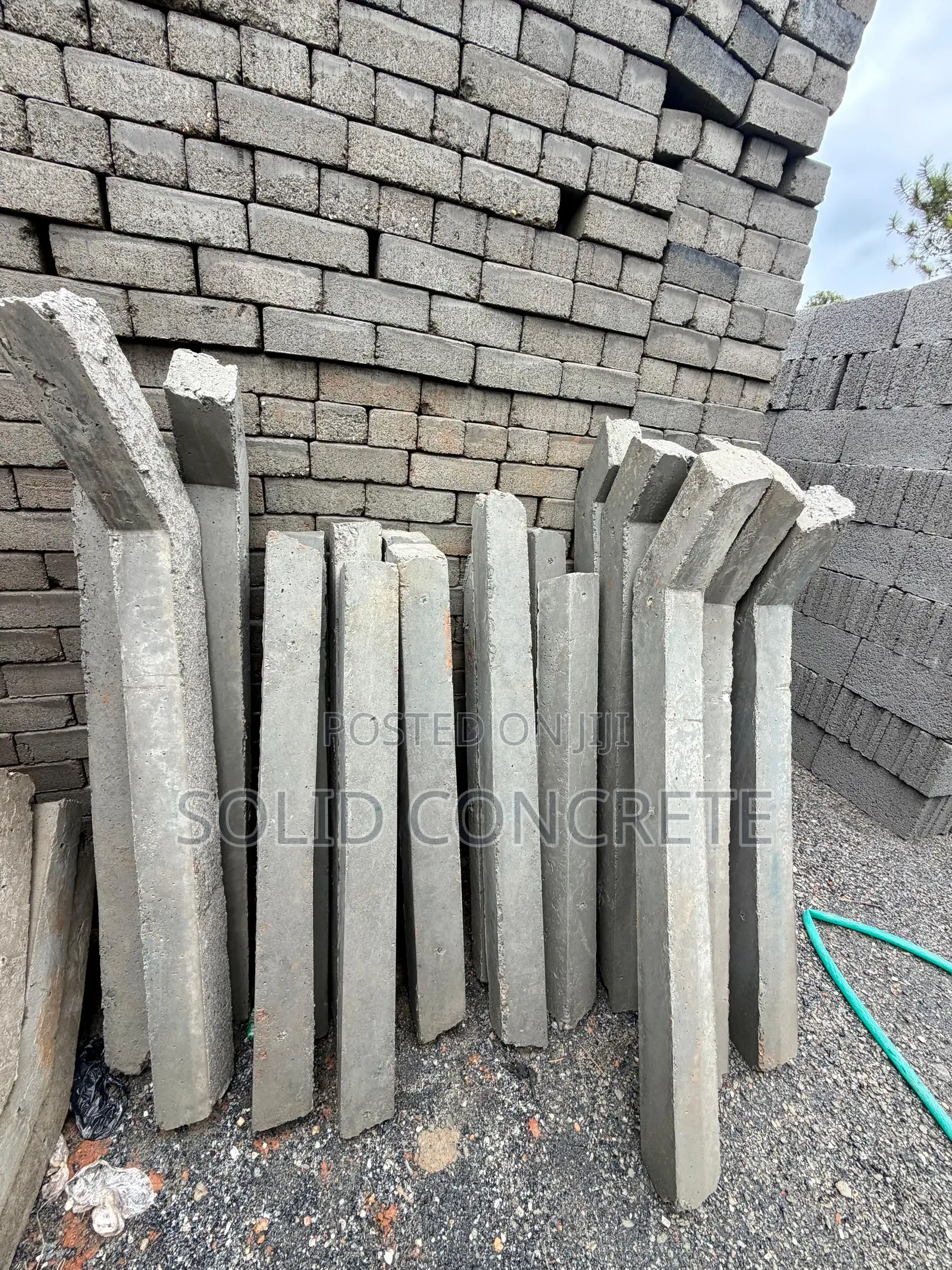Fence Poles / Ebikondo