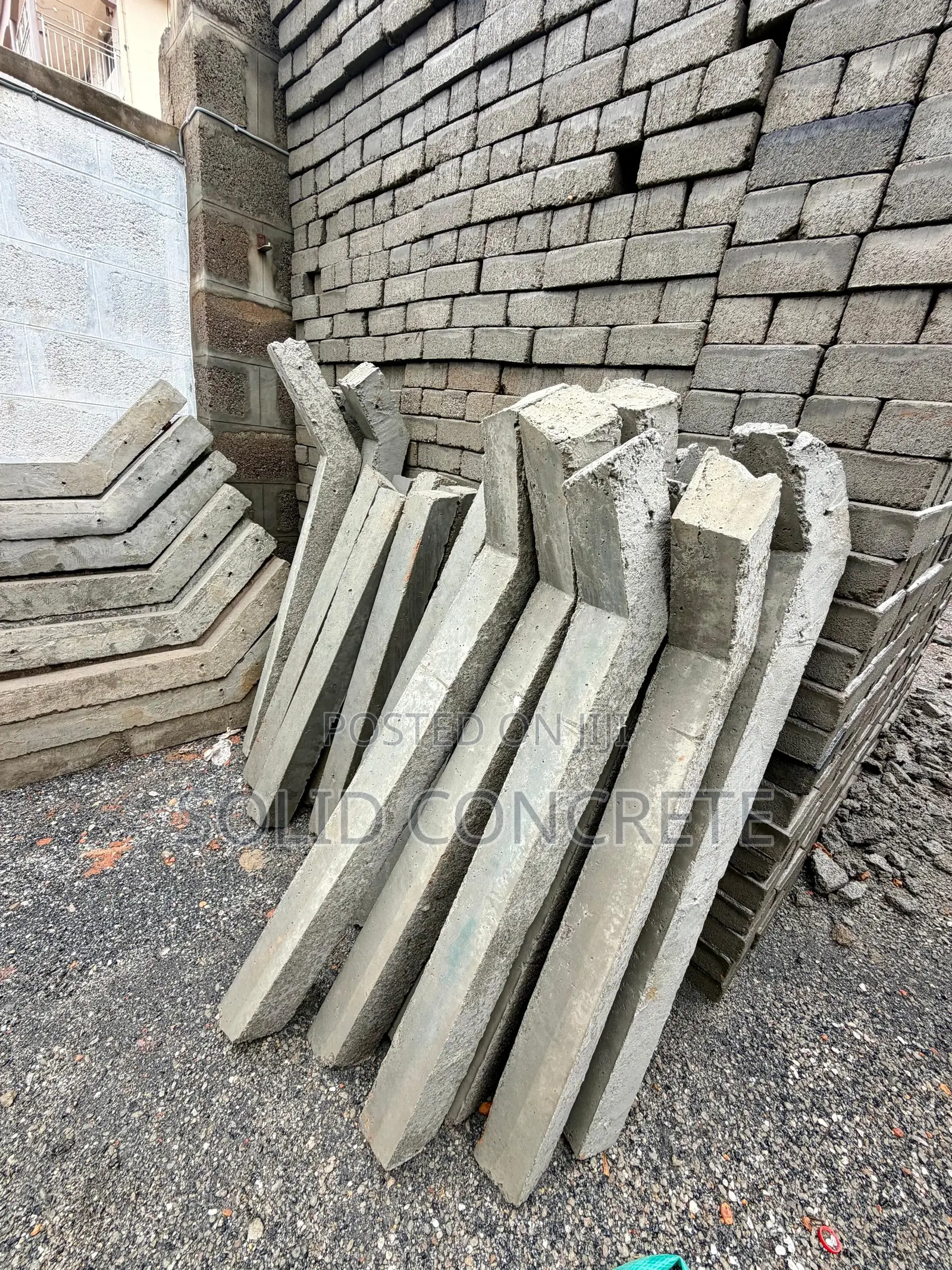 Fence Poles / Ebikondo