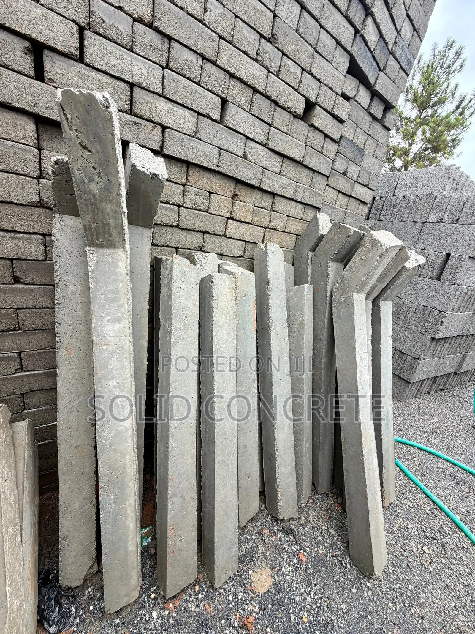 Fence Poles / Ebikondo