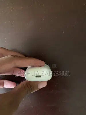 Apple AirPods 2nd Gen