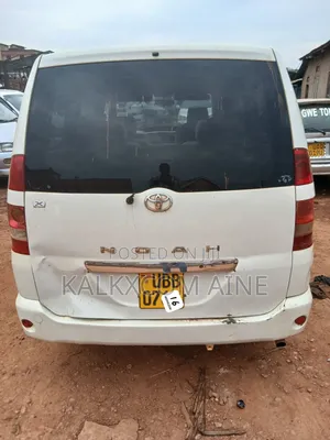Toyota Noah 2004 White