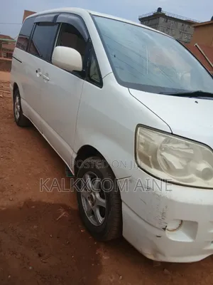 Toyota Noah 2004 White