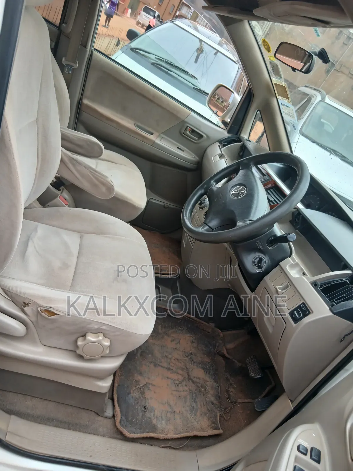 Toyota Noah 2004 White