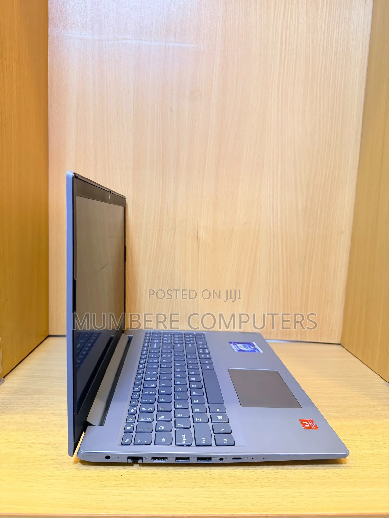 Laptop Lenovo V330 8GB AMD Ryzen 3 SSD 256GB