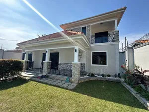 6bdrm House in Wakiso / Wakiso for sale