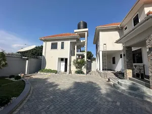 6bdrm House in Wakiso / Wakiso for sale