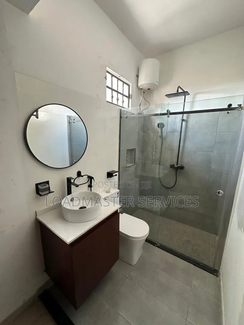 6bdrm House in Wakiso / Wakiso for sale