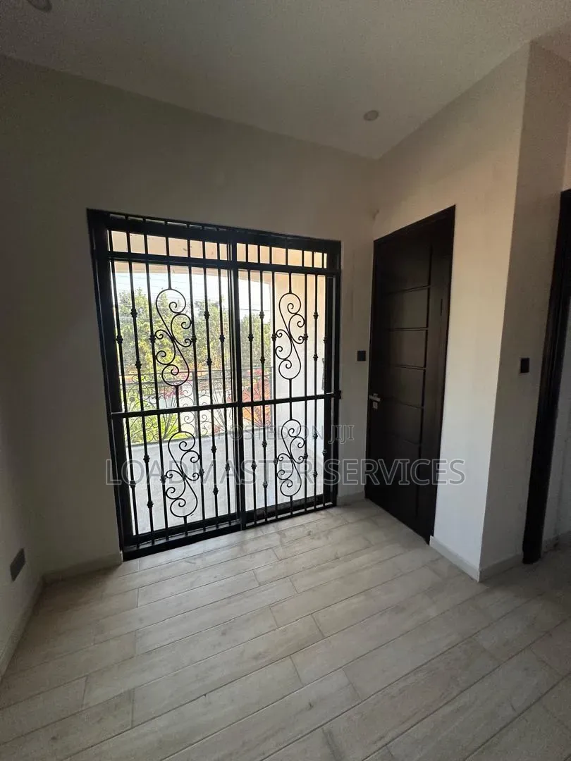 6bdrm House in Wakiso / Wakiso for sale