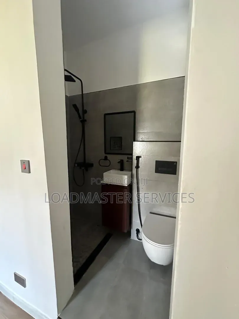 6bdrm House in Wakiso / Wakiso for sale