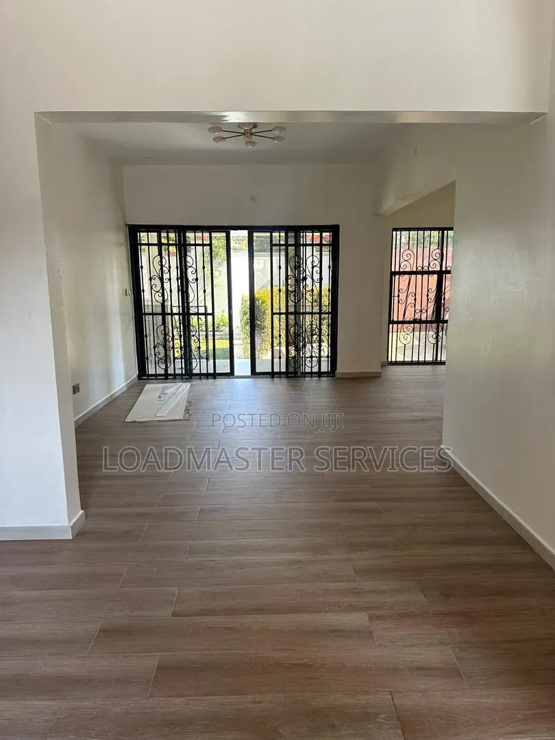 6bdrm House in Wakiso / Wakiso for sale